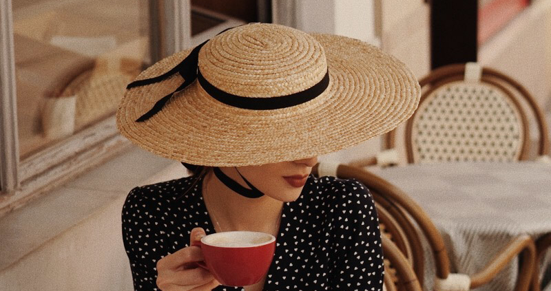 kapelusz z kokardą, Karolina Maras